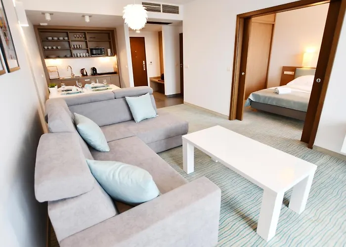 Baltic Plaza מלון *